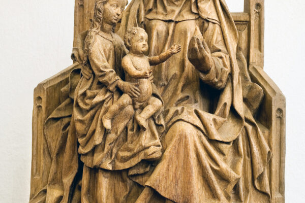 Holzdarstellung Heilige Anna mit zwei Kindern